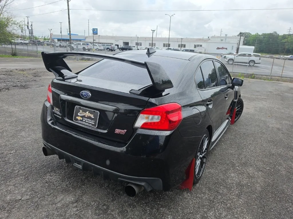 Used 2016  Subaru Base image 5