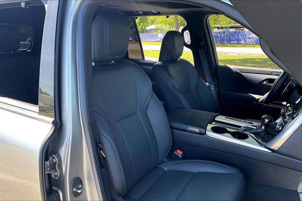 Used 2023 Silver Lexus 600 F SPORT image 29