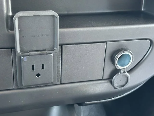2025 GMC Savana Cargo Work Van - Photo 28