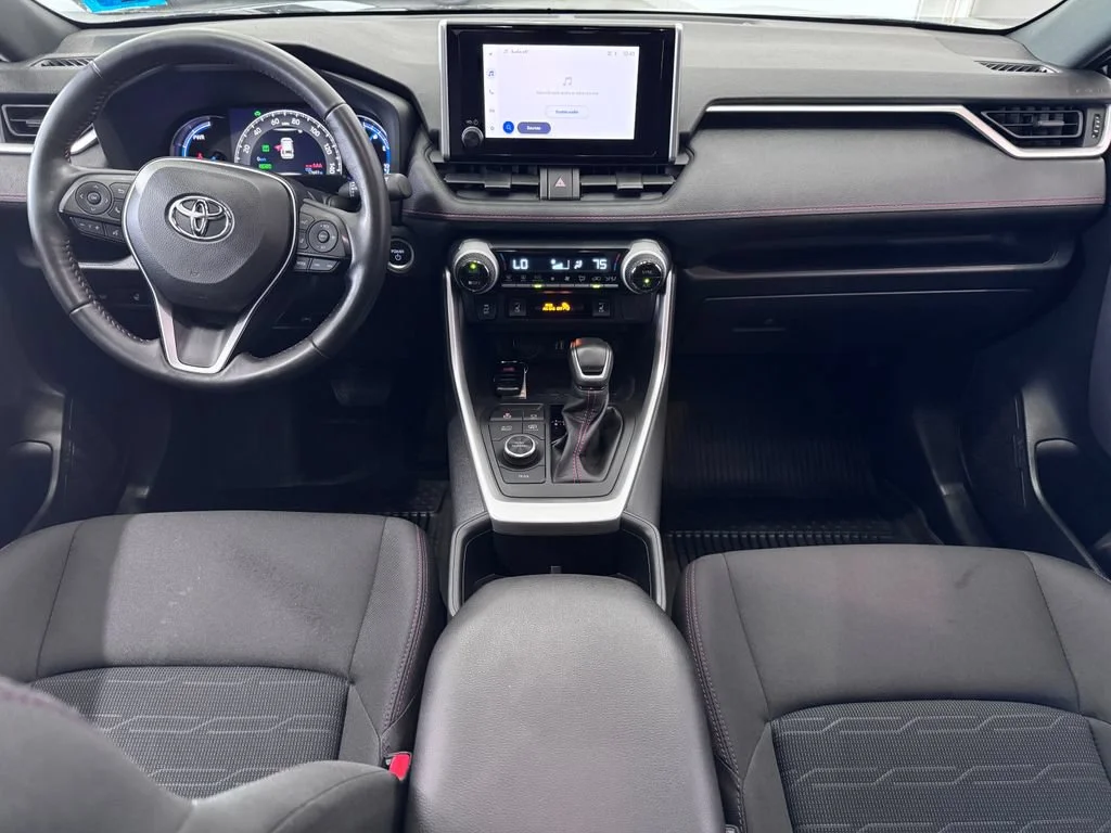 2024 Toyota RAV4 SE - Photo 11