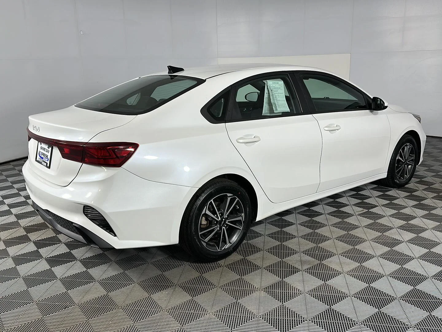 Used 2023 Snow White Pearl Kia LXS image 22