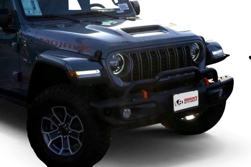 New 2025 Gray Jeep Mojave image 3