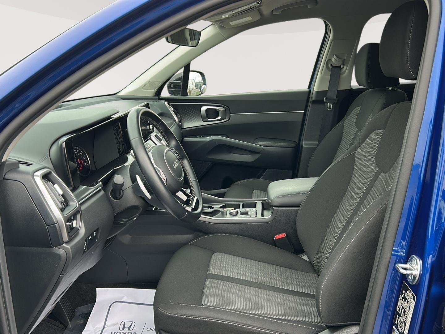 2023 Kia Sorento LX - Photo 14