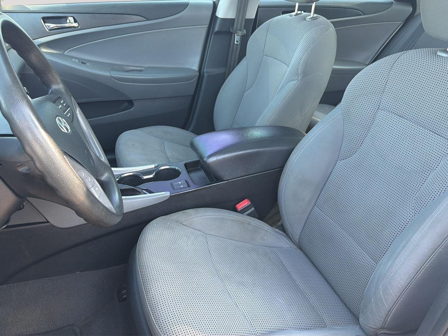 Used 2014 Pearl White Hyundai GLS image 16