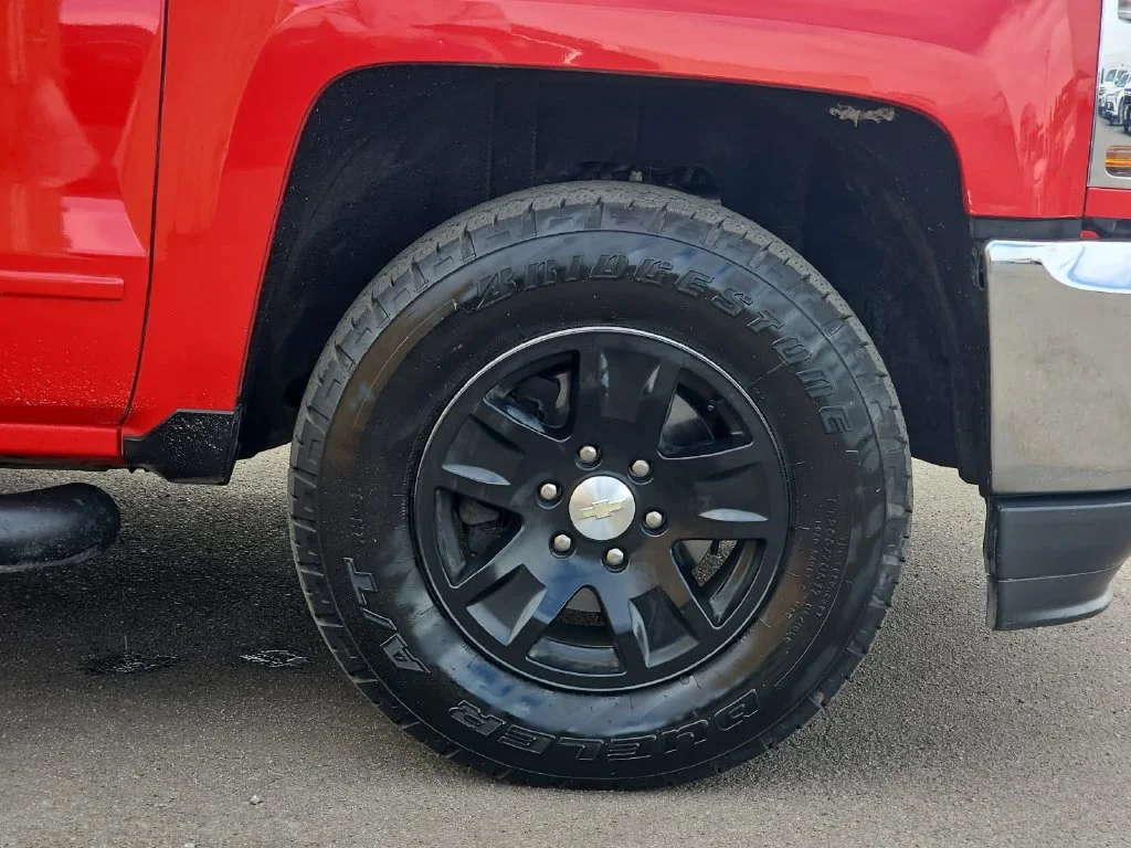 Used 2018 Red Chevrolet LT image 37