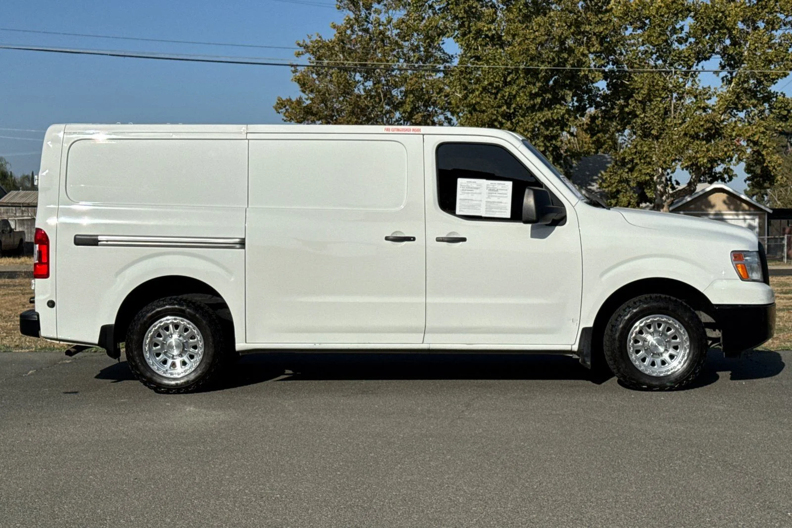Used 2020 Glacier White Nissan S image 3