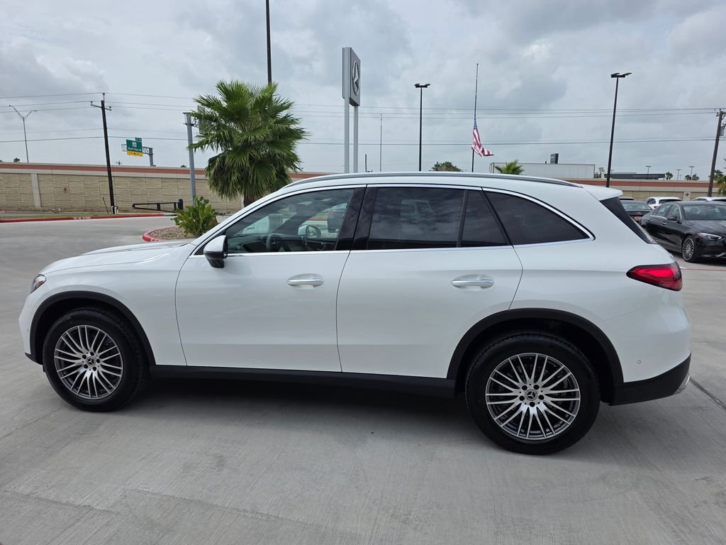 New 2026 Polar White Mercedes-Benz GLC 300 image 4
