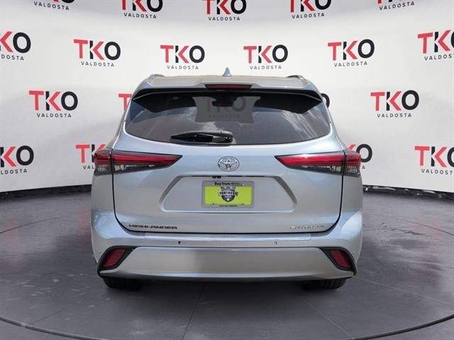 Used 2023  Toyota Platinum image 8