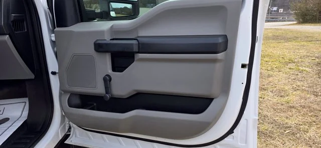 Used 2019 White Ford XL image 27
