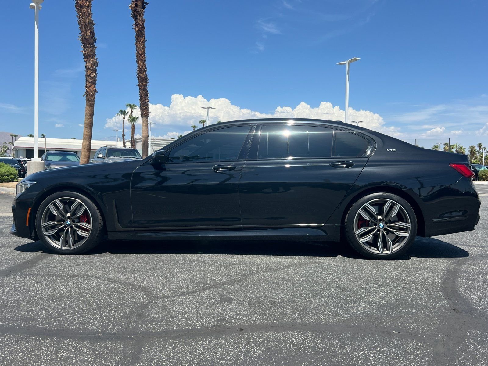 2021 BMW 7 Series M760i - Photo 6