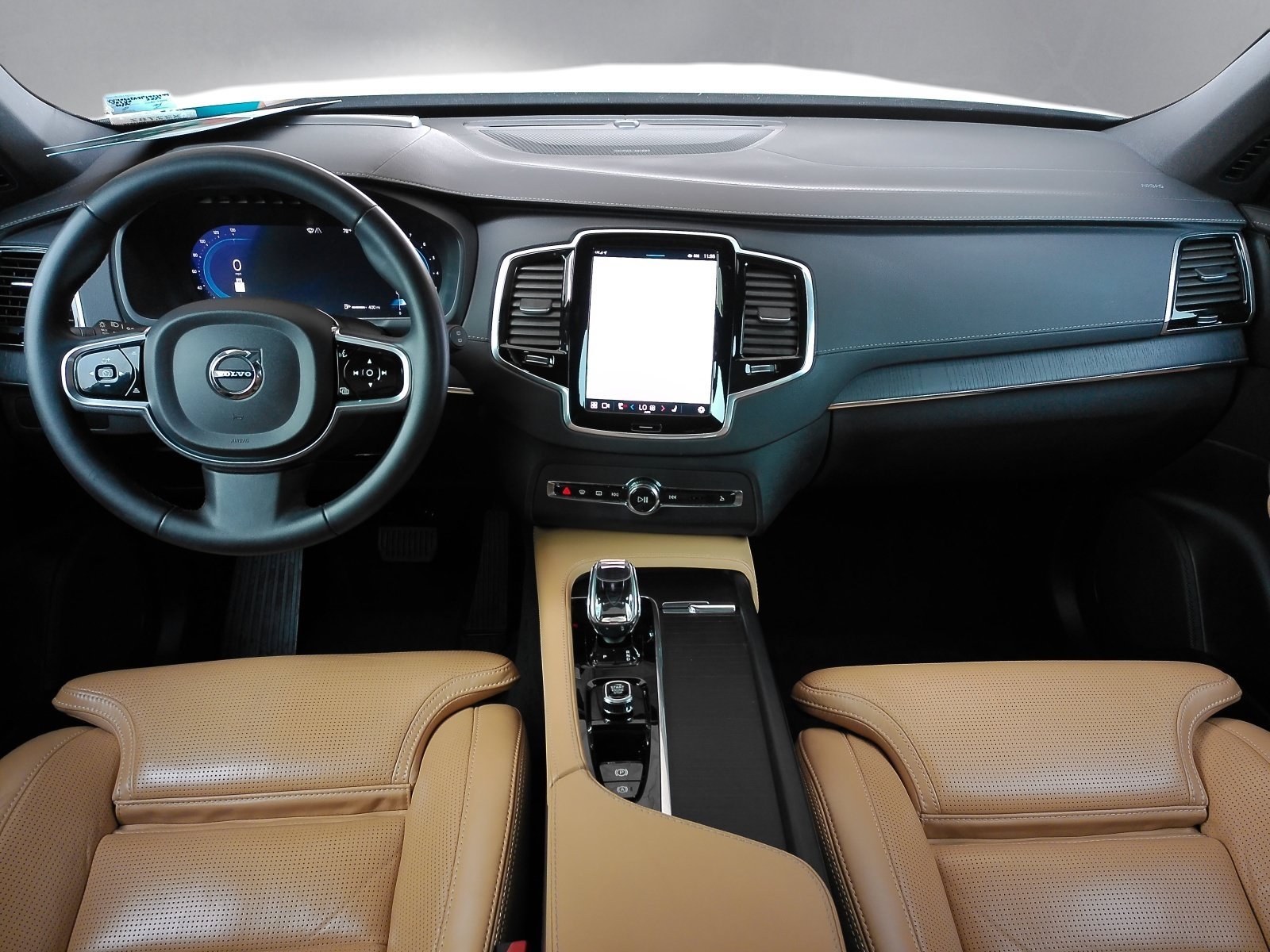 Used 2023 White Volvo Ultimate image 3