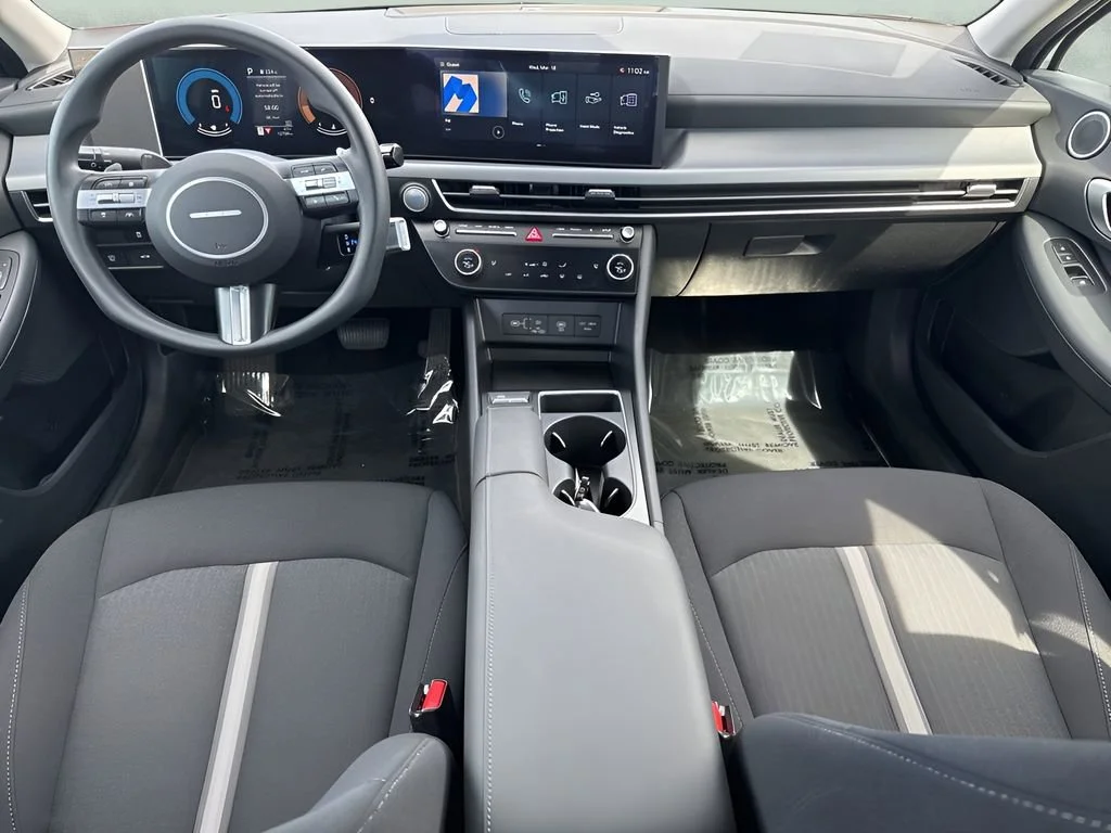 Used 2025 White Hyundai SEL image 14
