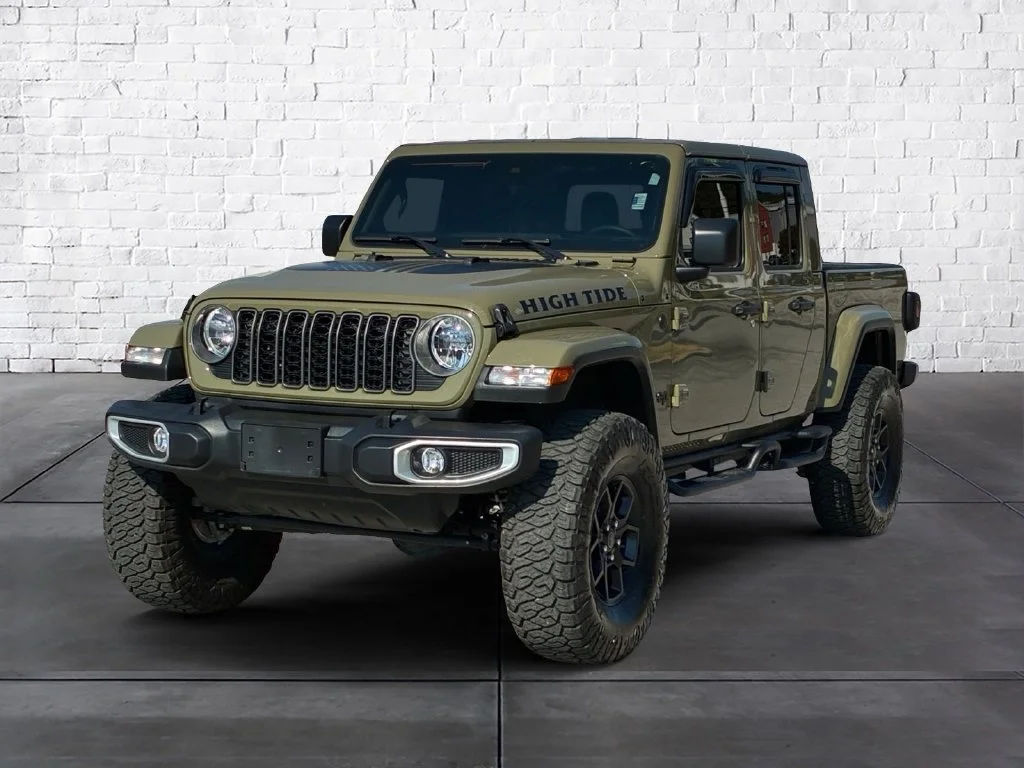 Used 2025 Green Jeep High Tide image 2