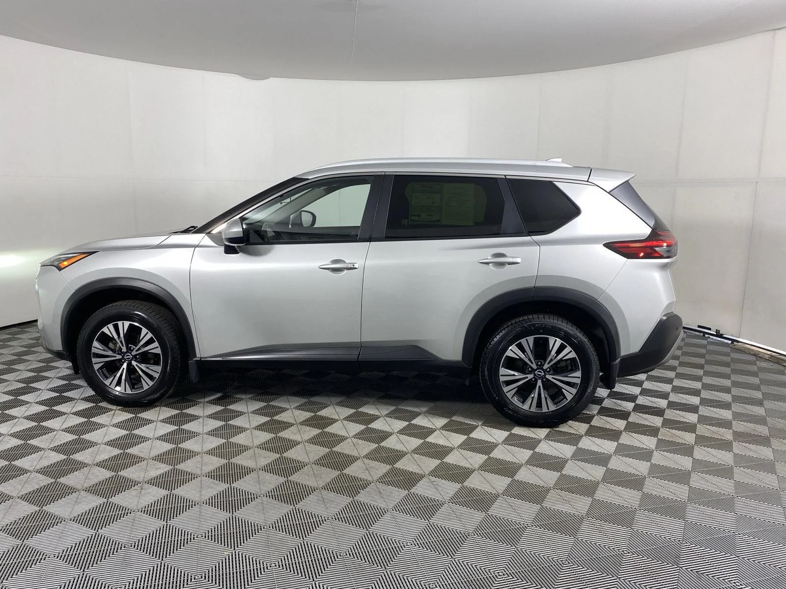 Used 2023 Brilliant Silver Metallic Nissan SV image 4