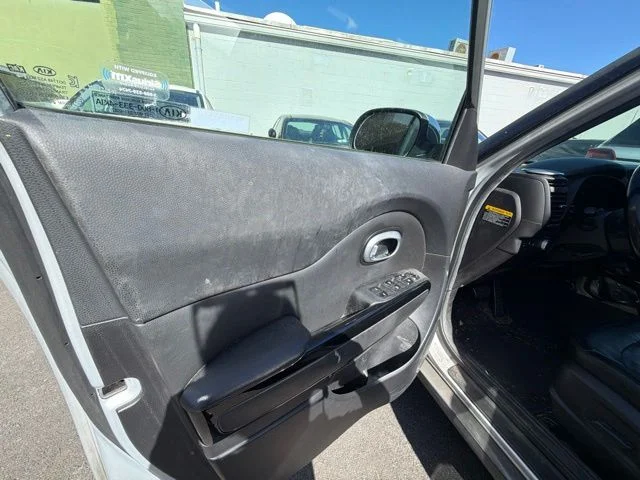 Used 2015 Silver Kia Exclaim image 11
