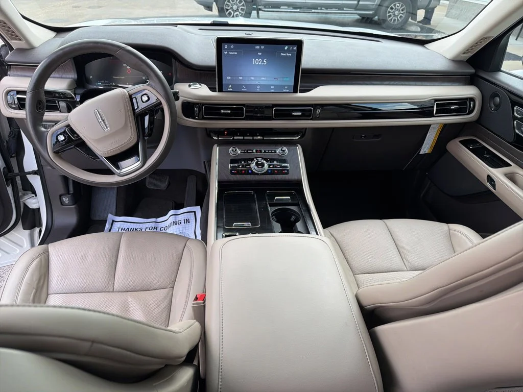 Used 2023 Pristine White Lincoln Reserve image 18