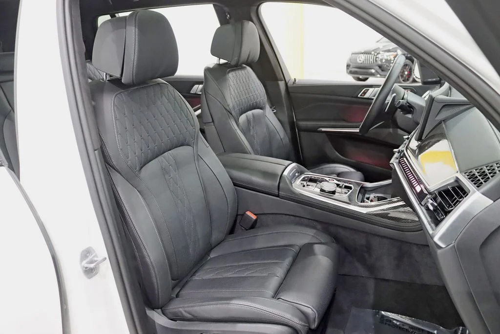 2025 BMW X7 M60i