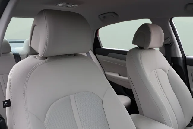 Used 2015 Gray Hyundai SE image 16