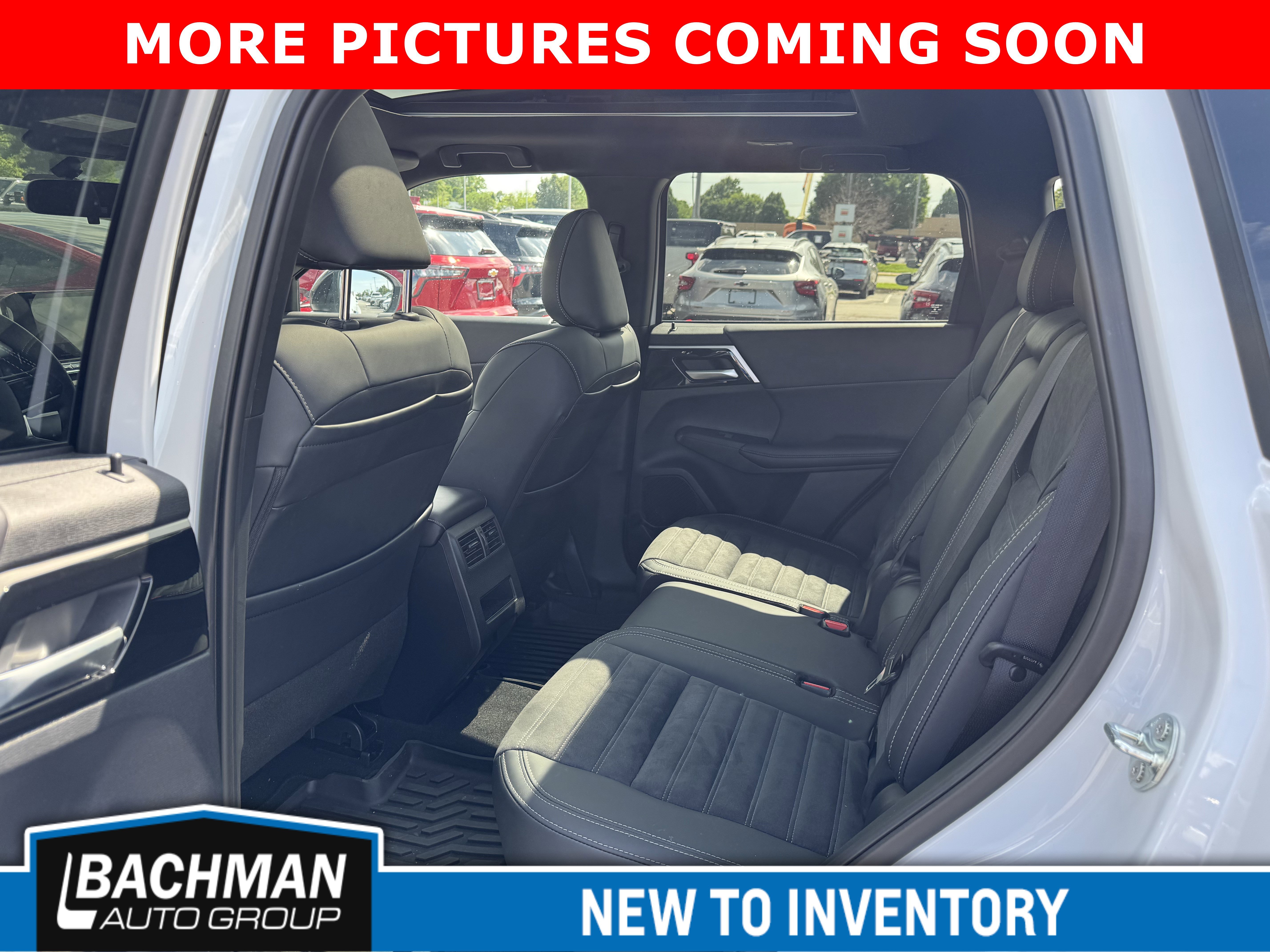 Used 2024 White Diamond Mitsubishi SE Black Edition w/Pano Roof image 7