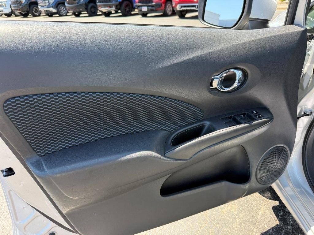 Used 2015 Silver Nissan SV image 9