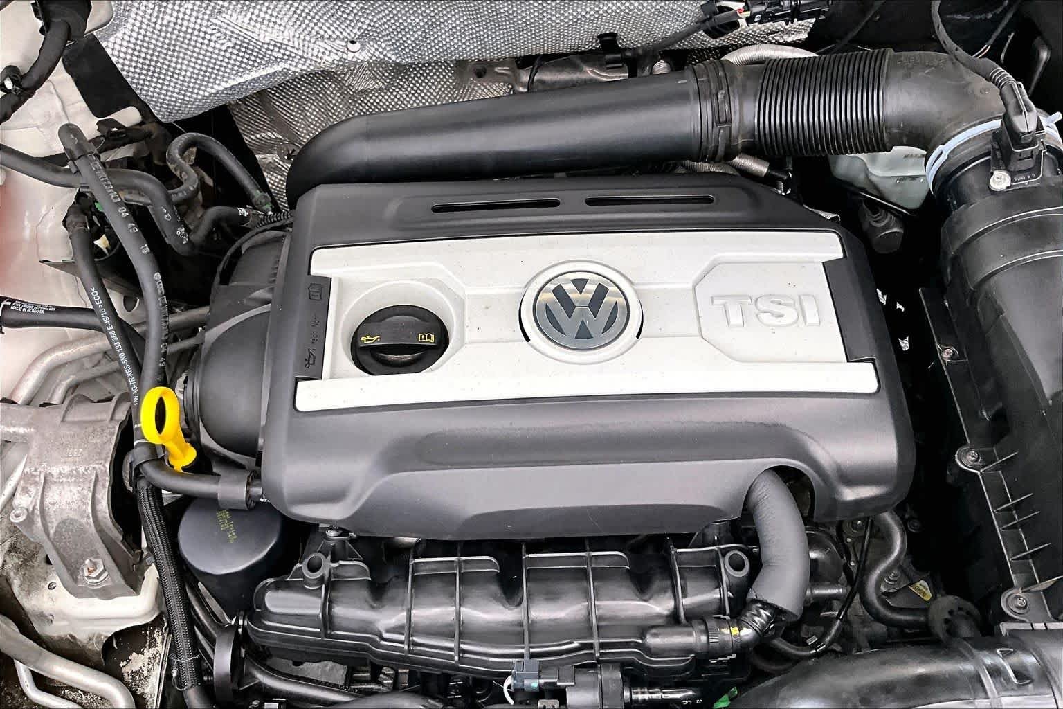 Used 2017  Volkswagen  image 33