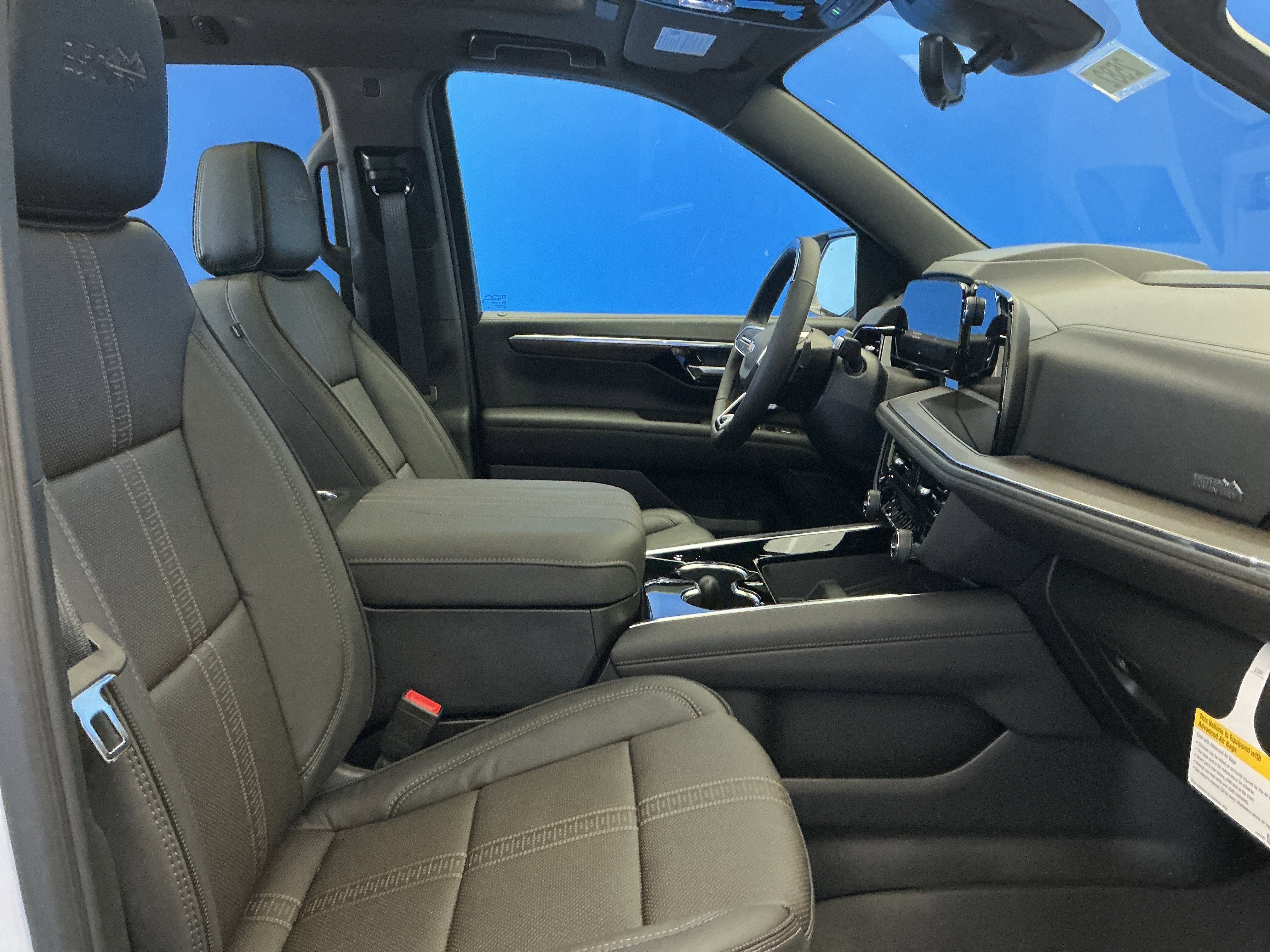 2026 Chevrolet Suburban High Country - Photo 27