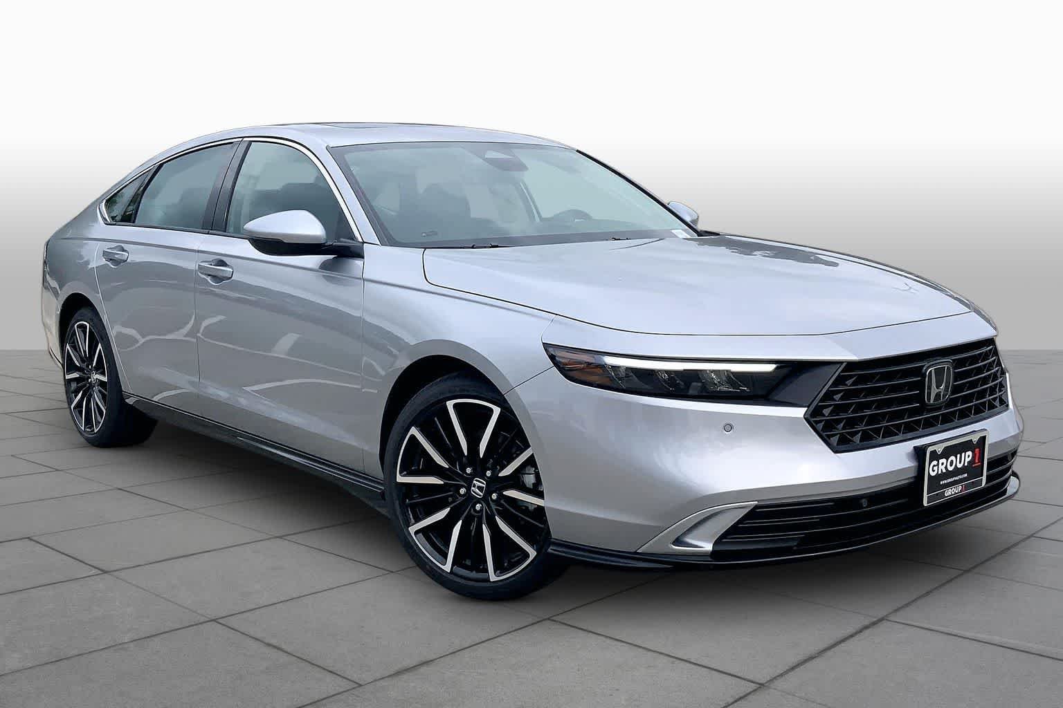 New 2026 Solar Silver Metallic Honda Touring Hybrid image 2