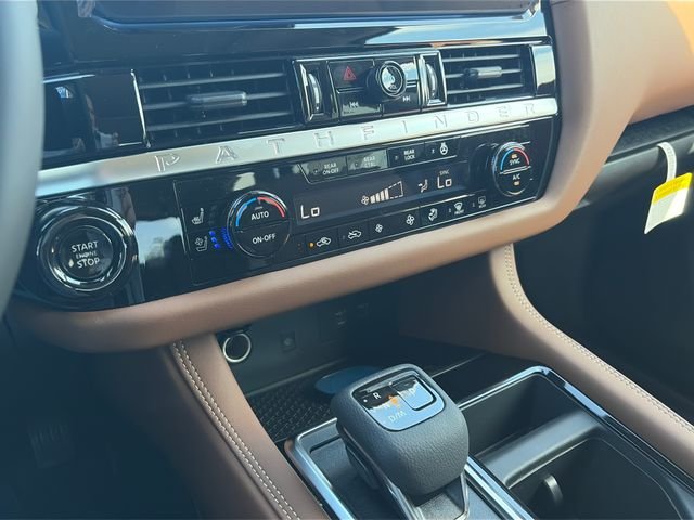 New 2026 Everest White Pearl TriCoat / Super Black Two-tone Nissan Platinum image 20