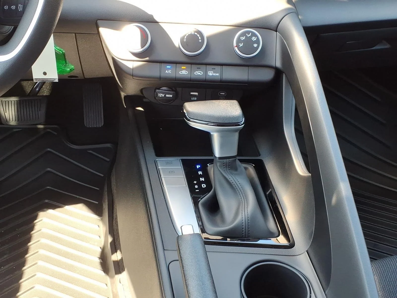 New 2026 Serenity White Pearl Hyundai SE image 23