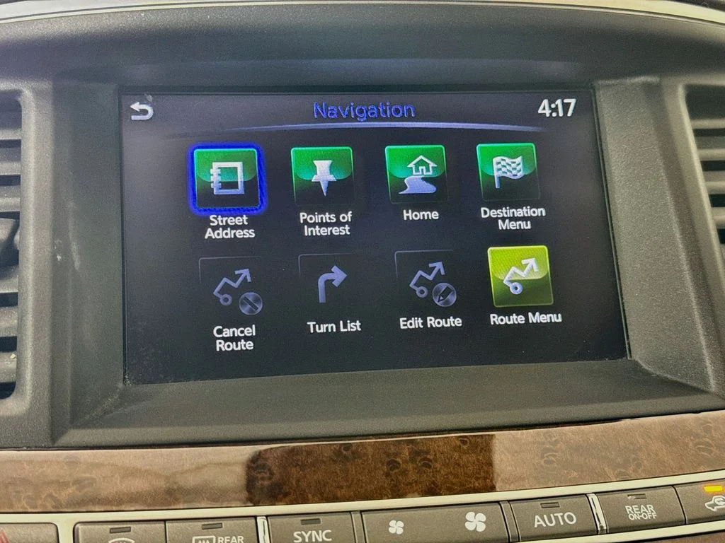 Certified Used 2019 White INFINITI LUXE image 17