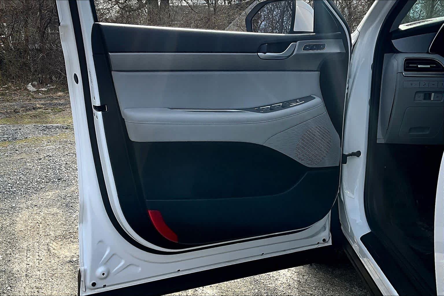 Used 2020 Hyper White Hyundai SEL image 22