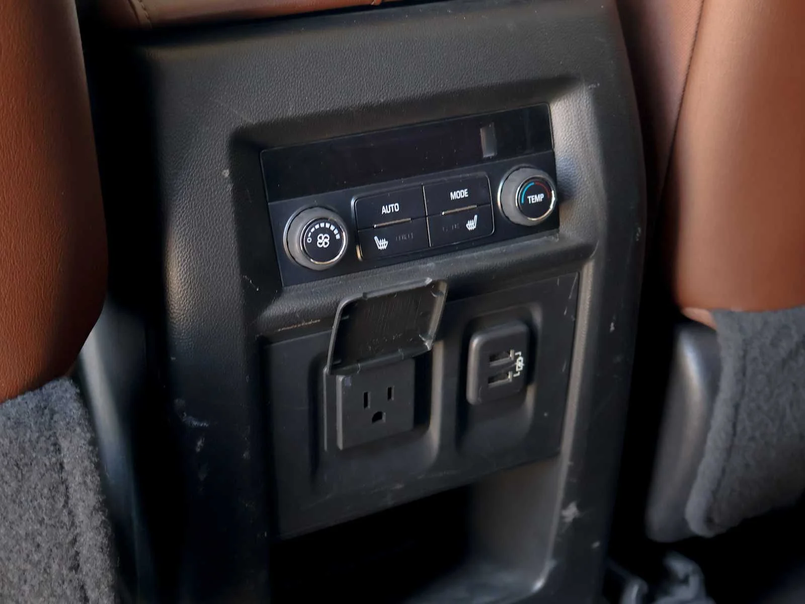 Used 2019 Summit White Chevrolet High Country image 26