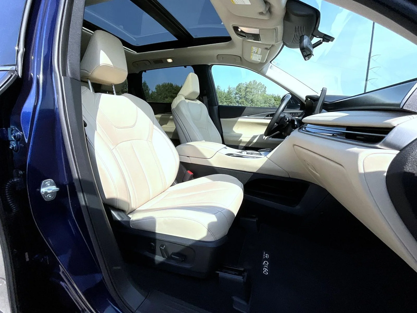 Used 2023 Blue INFINITI LUXE image 16