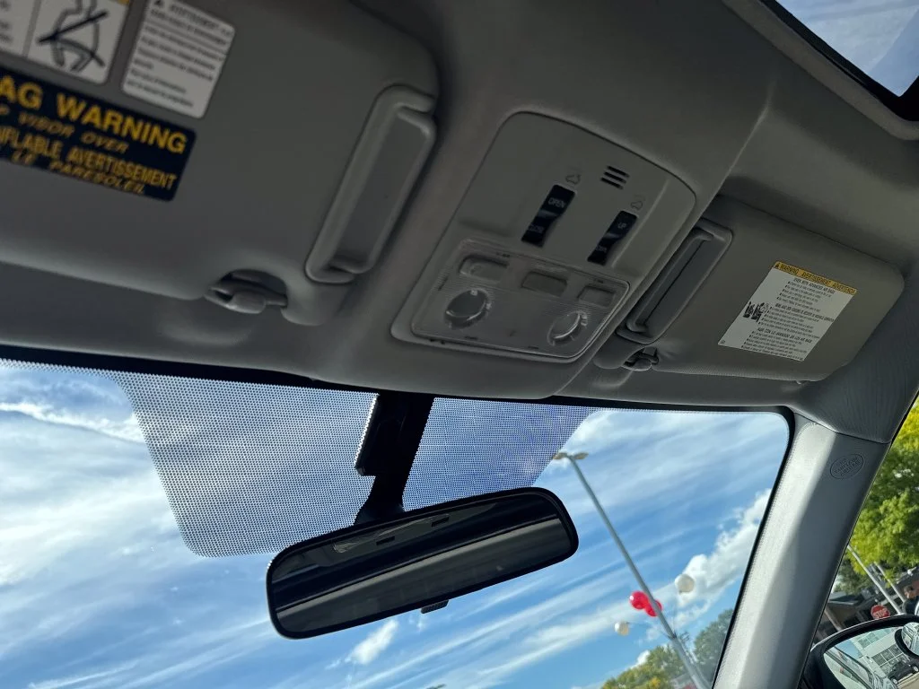 Used 2015 Silver Toyota XLE image 28