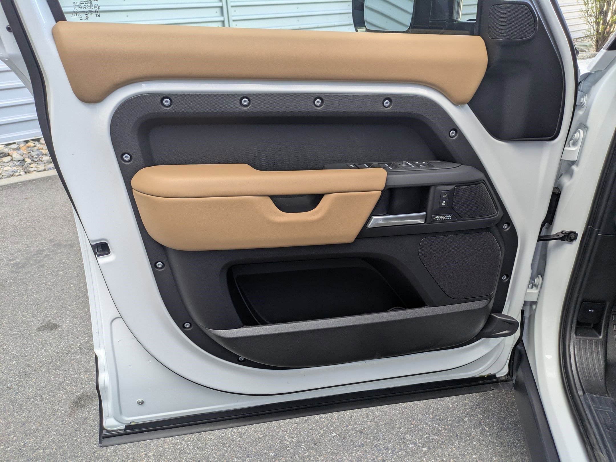 New 2026 Fuji White Land Rover P400 X-Dynamic SE image 13
