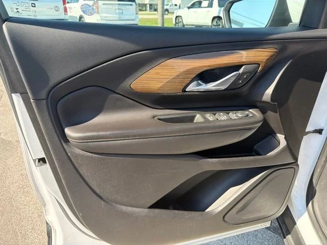Used 2018 White GMC SLE image 12