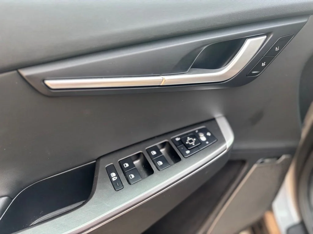 Used 2024 Steel Gray Kia Wind image 24