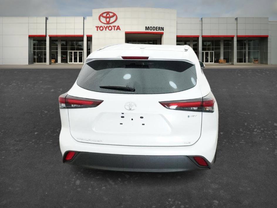 New 2026 Wind Chill Pearl Toyota Hybrid XLE image 3