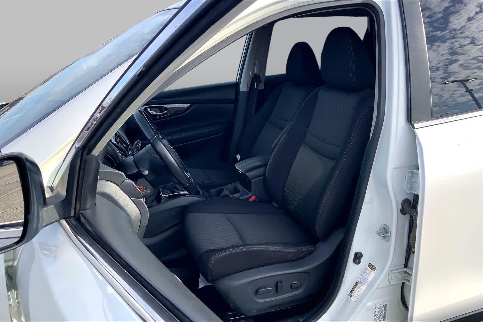 Used 2020 Pearl White Tricoat Nissan SV image 8