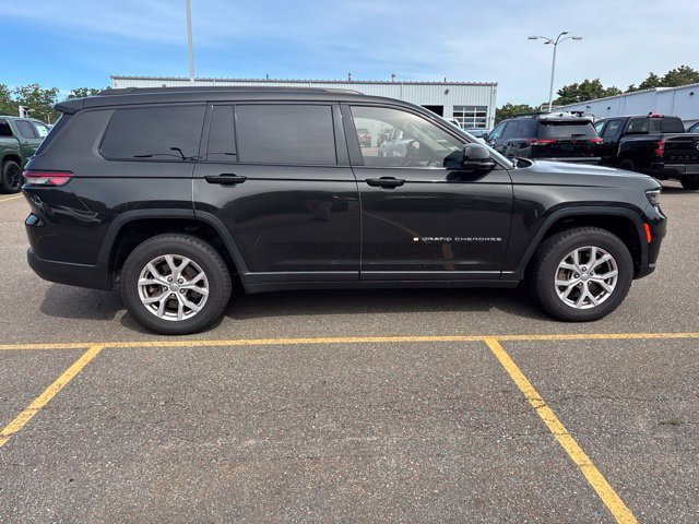 Used 2022 Rocky Mountain Pearlcoat Jeep Limited image 4
