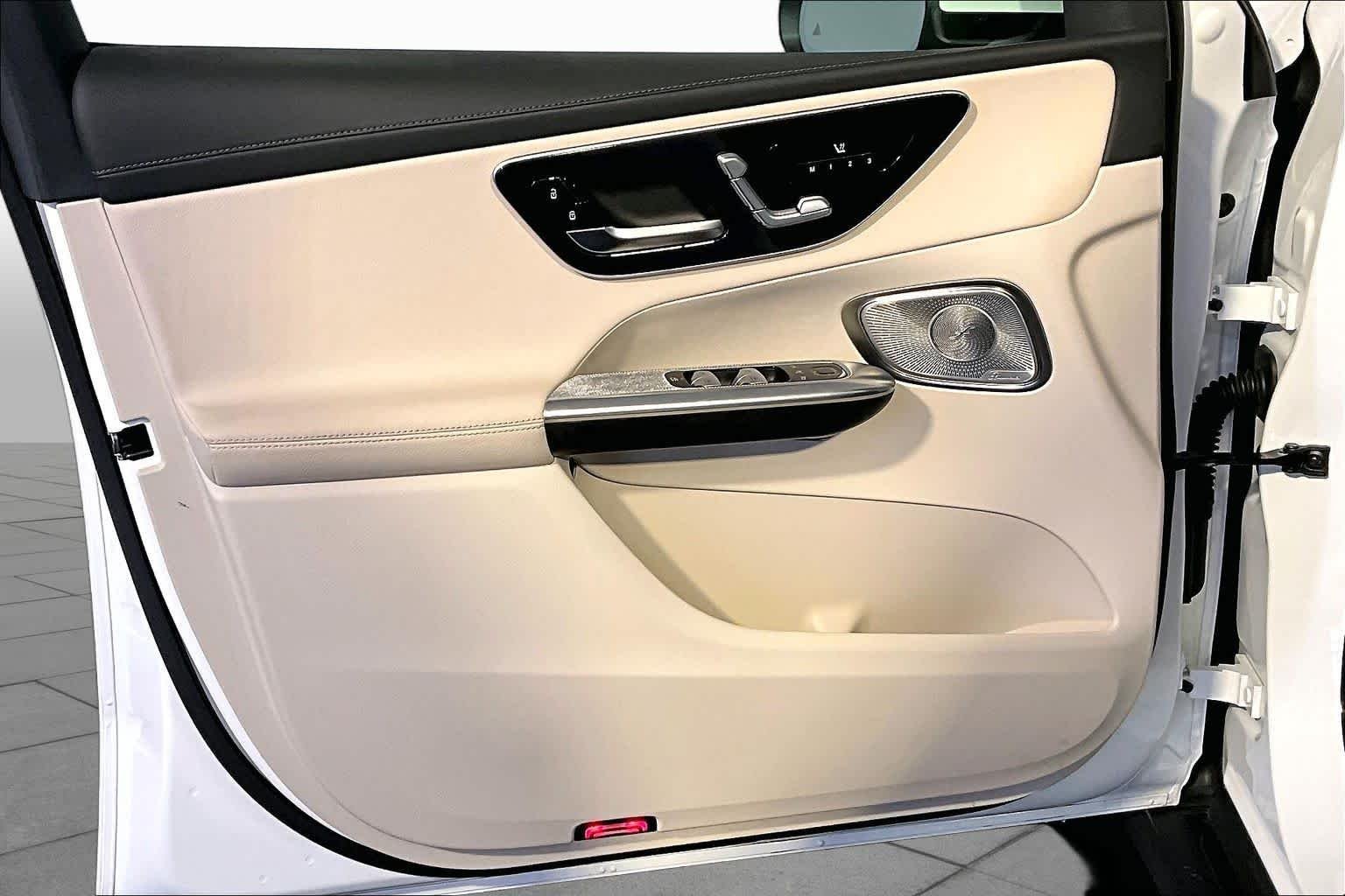 Certified Used 2025 Polar White Mercedes-Benz GLC 300 image 22