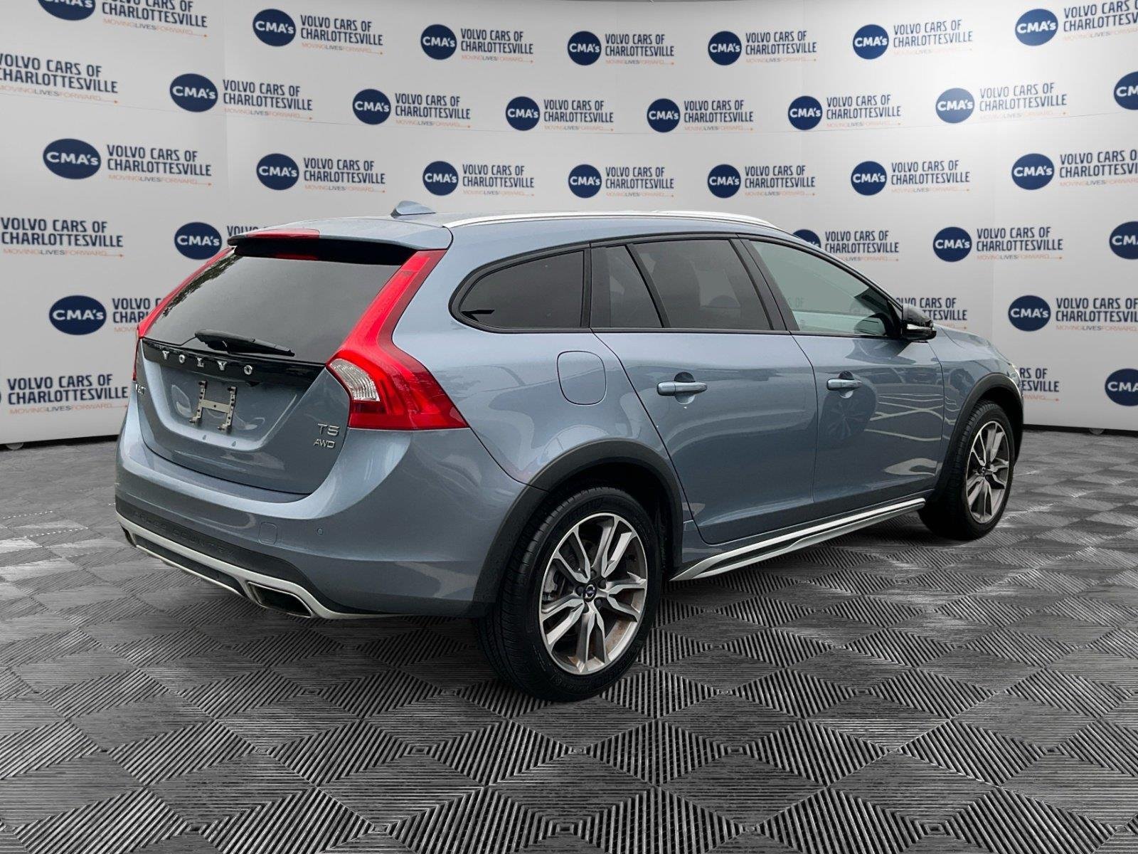 Used 2018 Mussel Blue Metallic Volvo T5PREMIER image 5