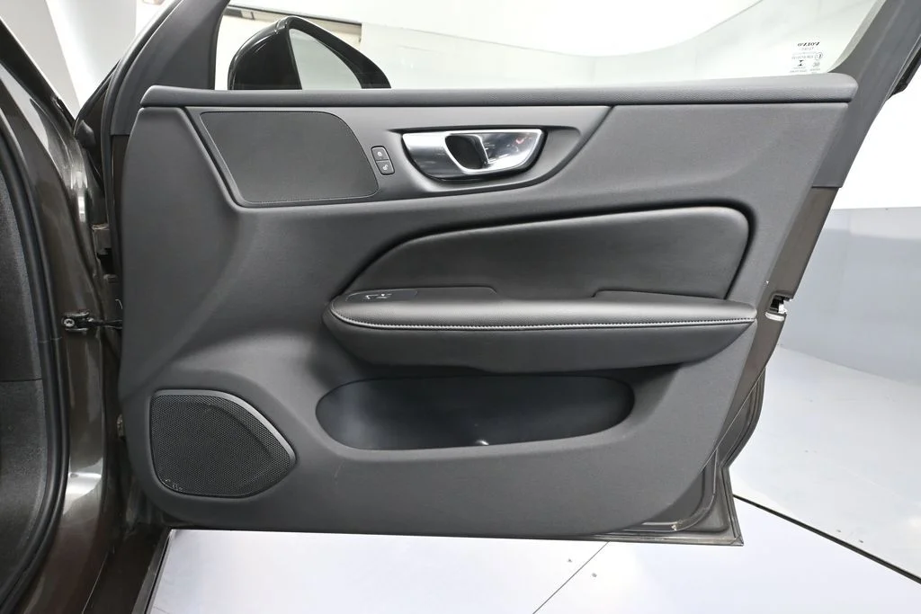 2022 Volvo S60 R-Design Expression - Photo 44