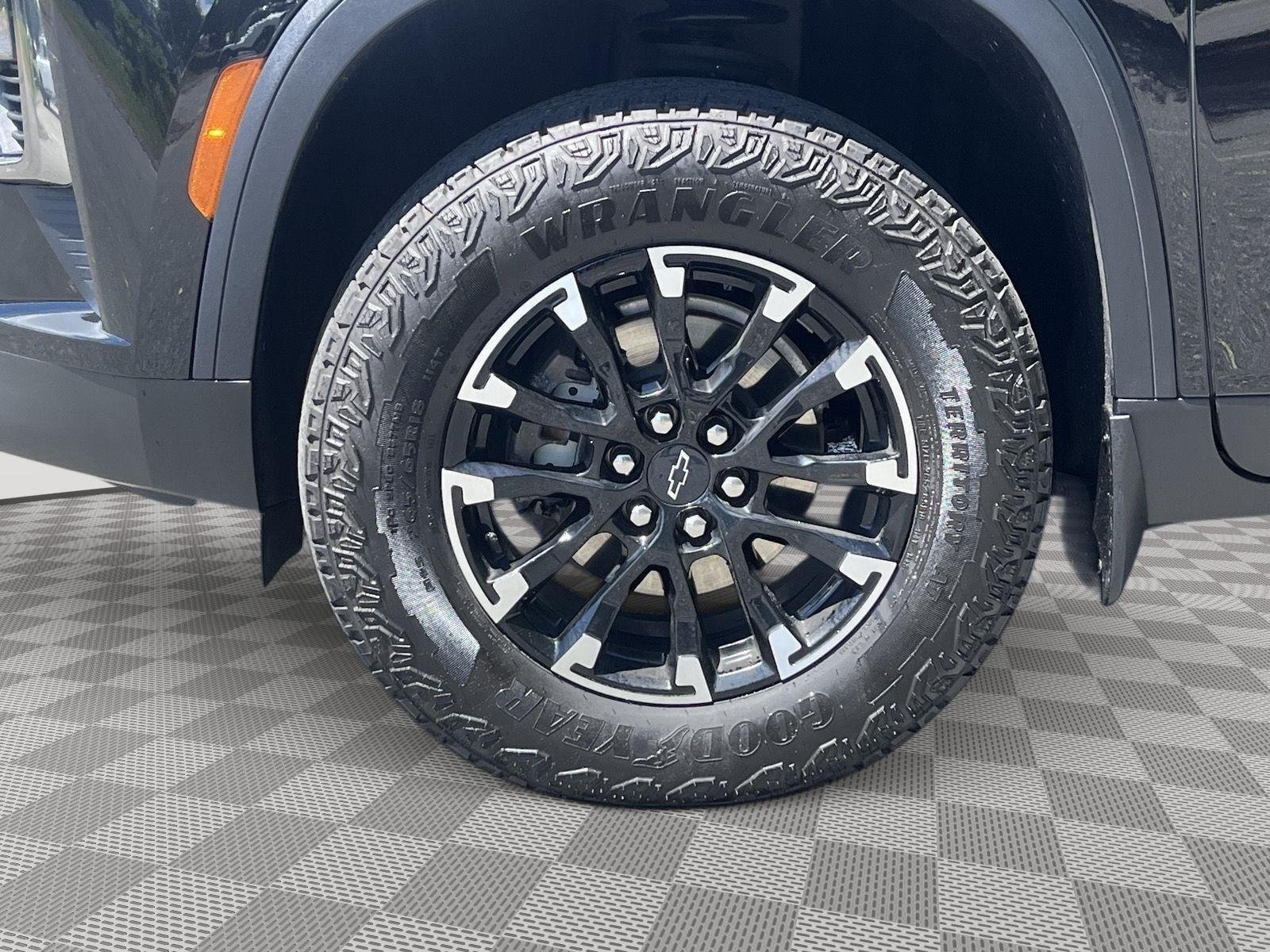 Used 2024 Mosaic Black Metallic Chevrolet AWD Z71 image 9