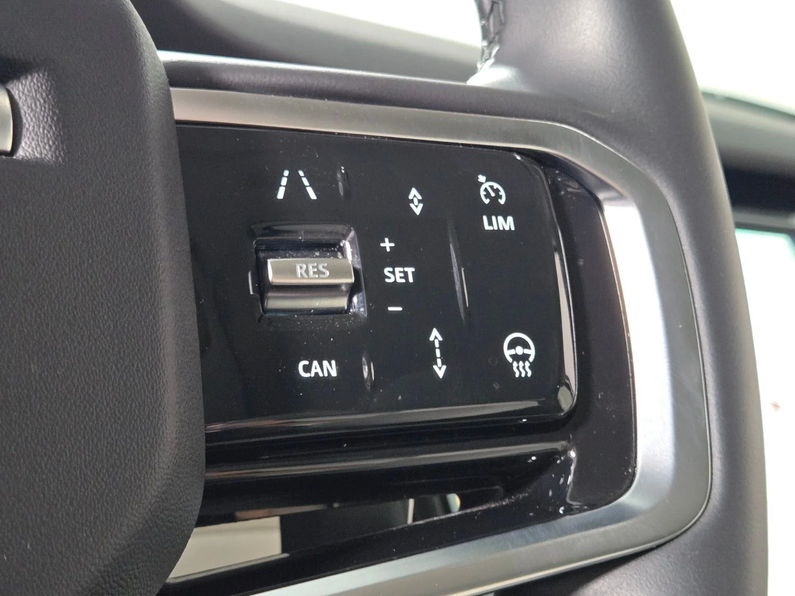 Used 2025 Hakuba Silver Metallic Land Rover S image 25