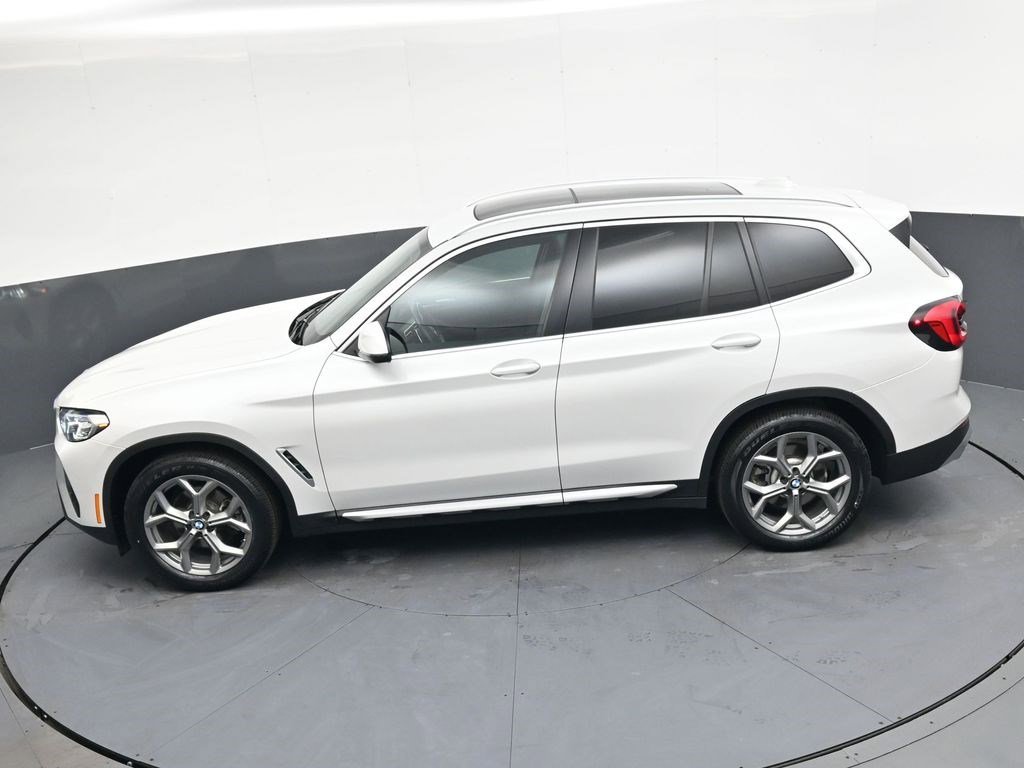 Used 2024 White Metallic BMW xDrive30i image 24