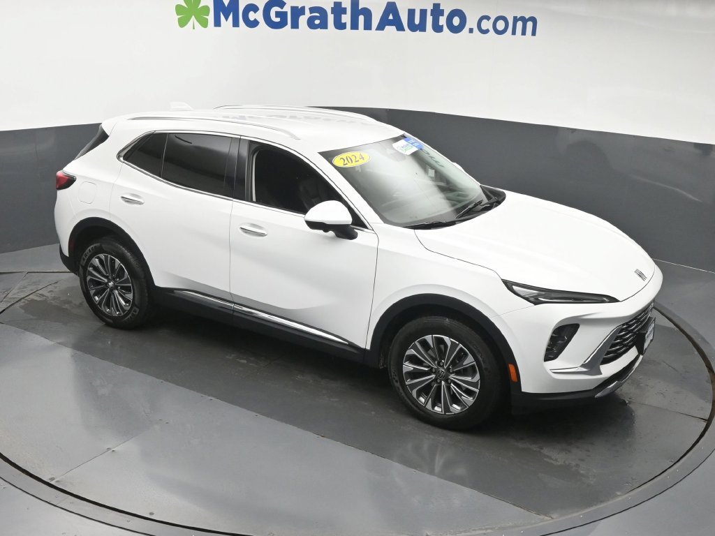 Used 2024 White Buick Preferred image 3