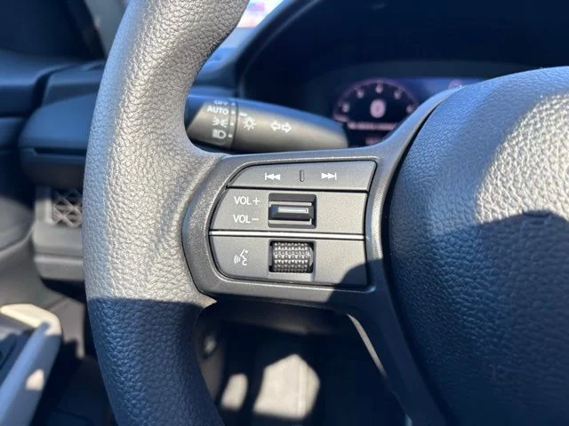Used 2025 Red Honda SE image 14