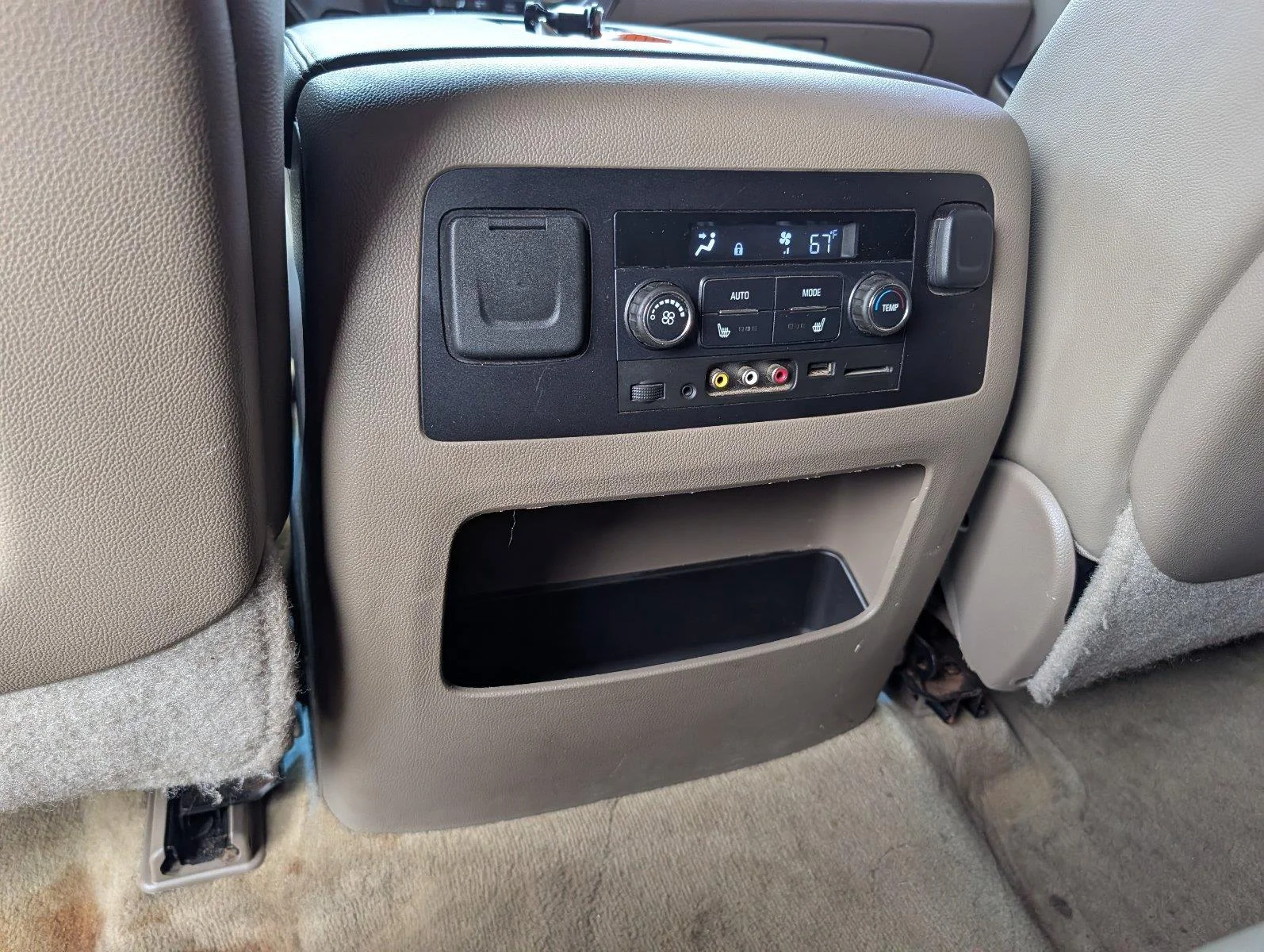 Used 2015 Champagne Silver Metallic Chevrolet LT image 29