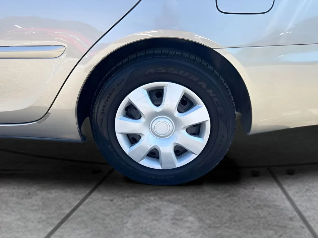 Used 2003 Beige Toyota LE image 23